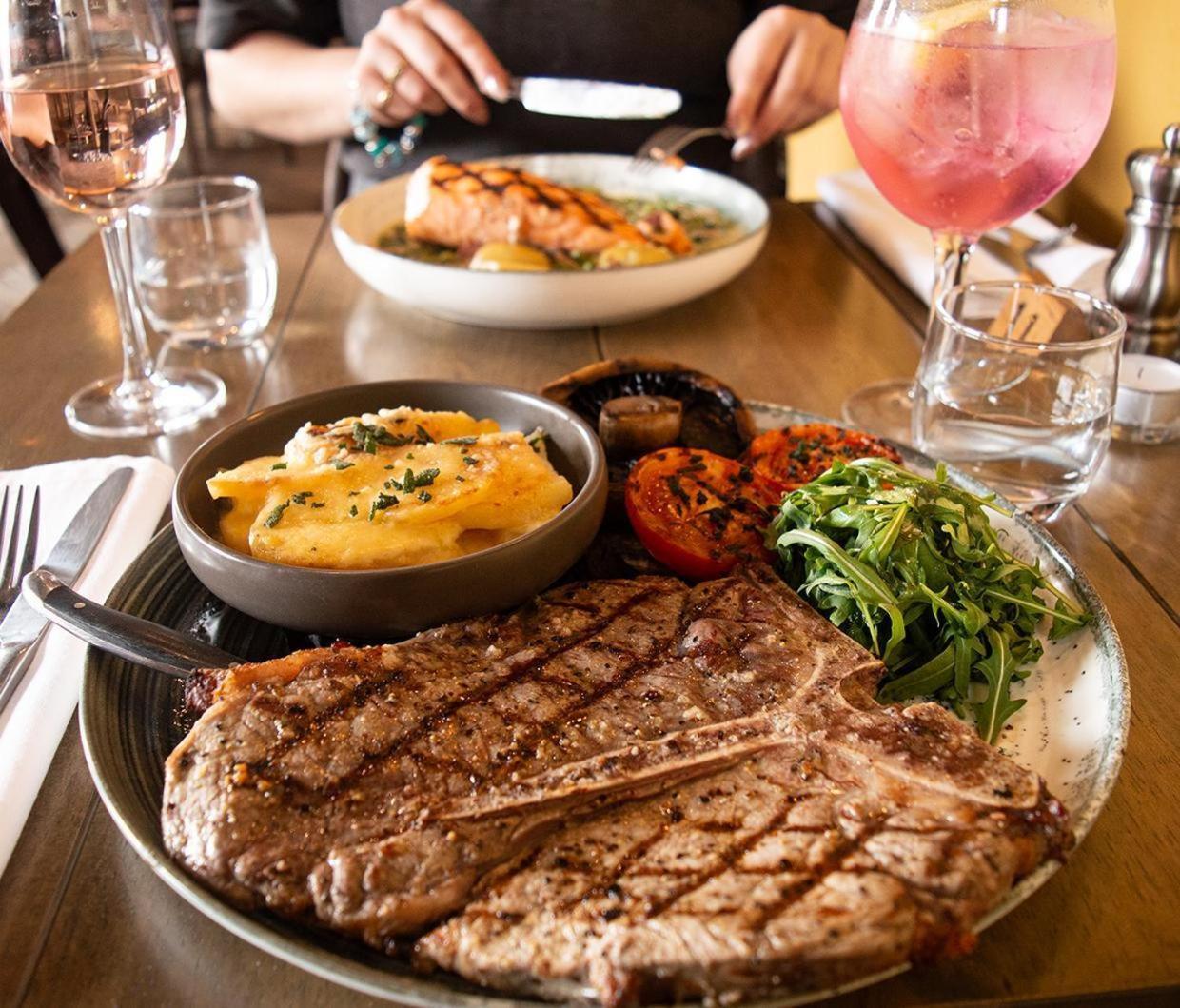 The Kings Head Inn, Home Of The Acle Steak Ngoại thất bức ảnh